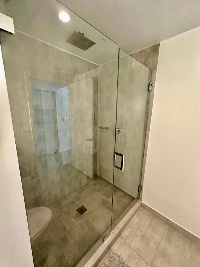 Beautiful Downtown Ocean View. Apartamento Miami